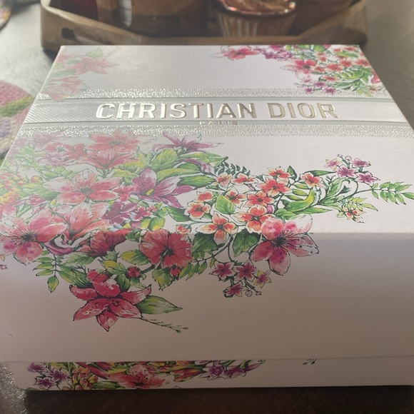 Dior Limited Edition Gift Set - Picture 8 of 10